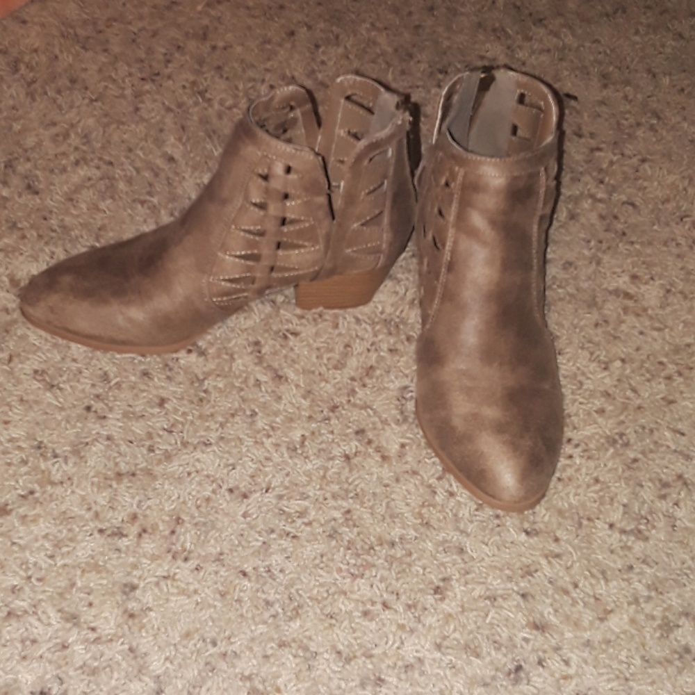 Ankle booties